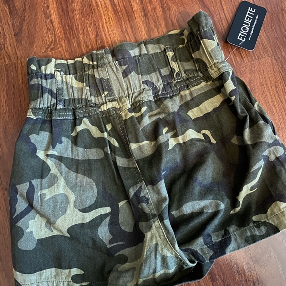 Camo shorts - Picture 2 of 2